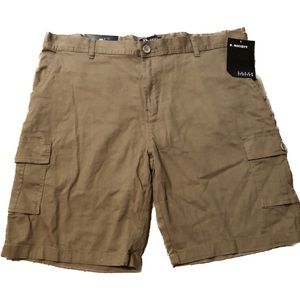 New with tags flat front men’s shorts waist size 44